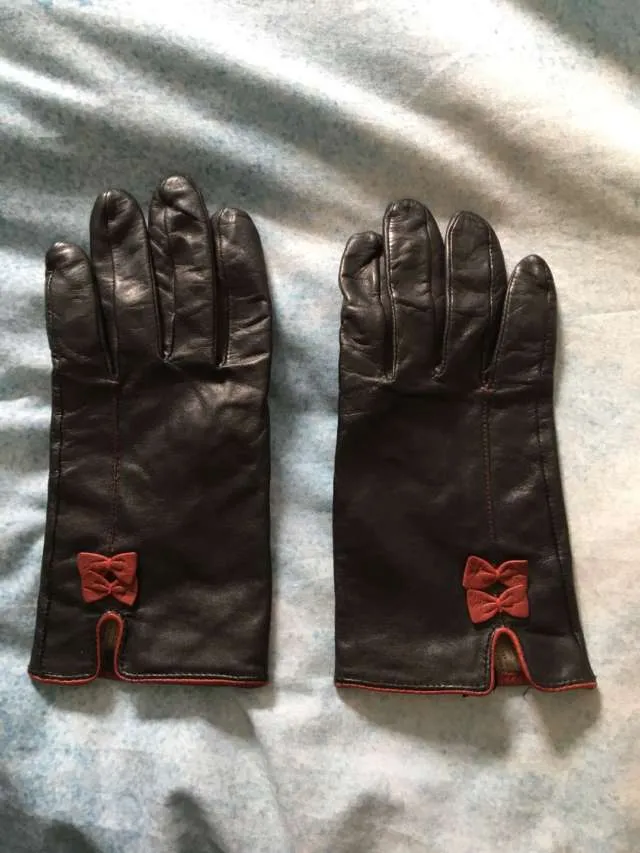 Black And Red Leather Gloves photo 1