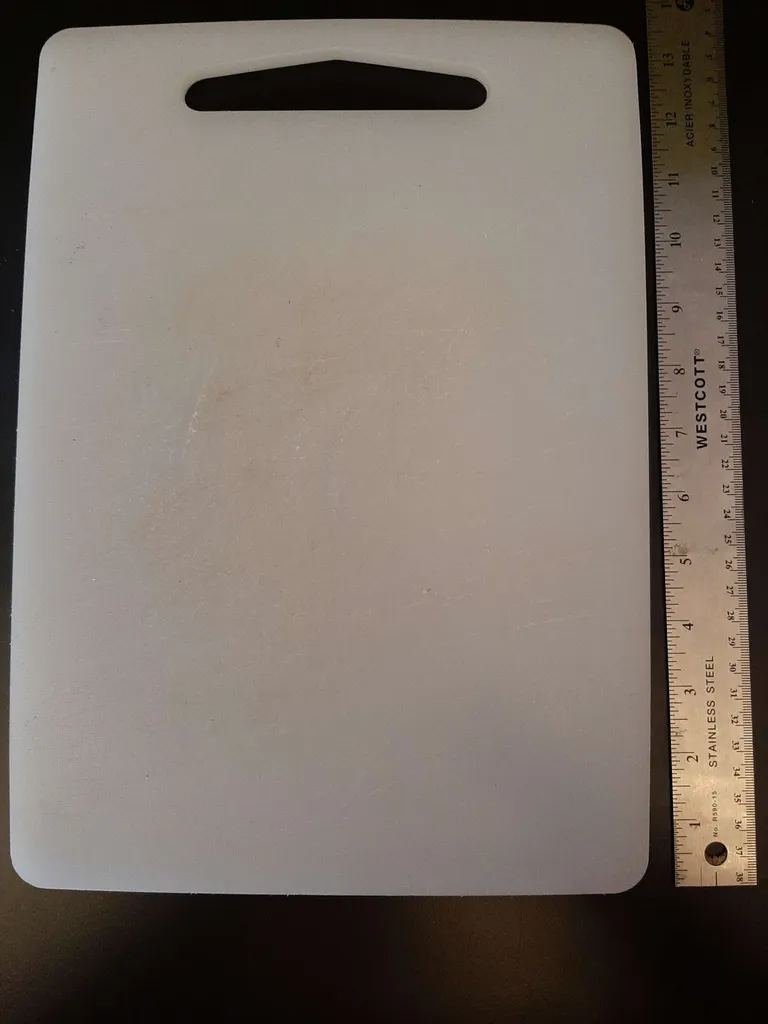 Plastic cutting board photo 1
