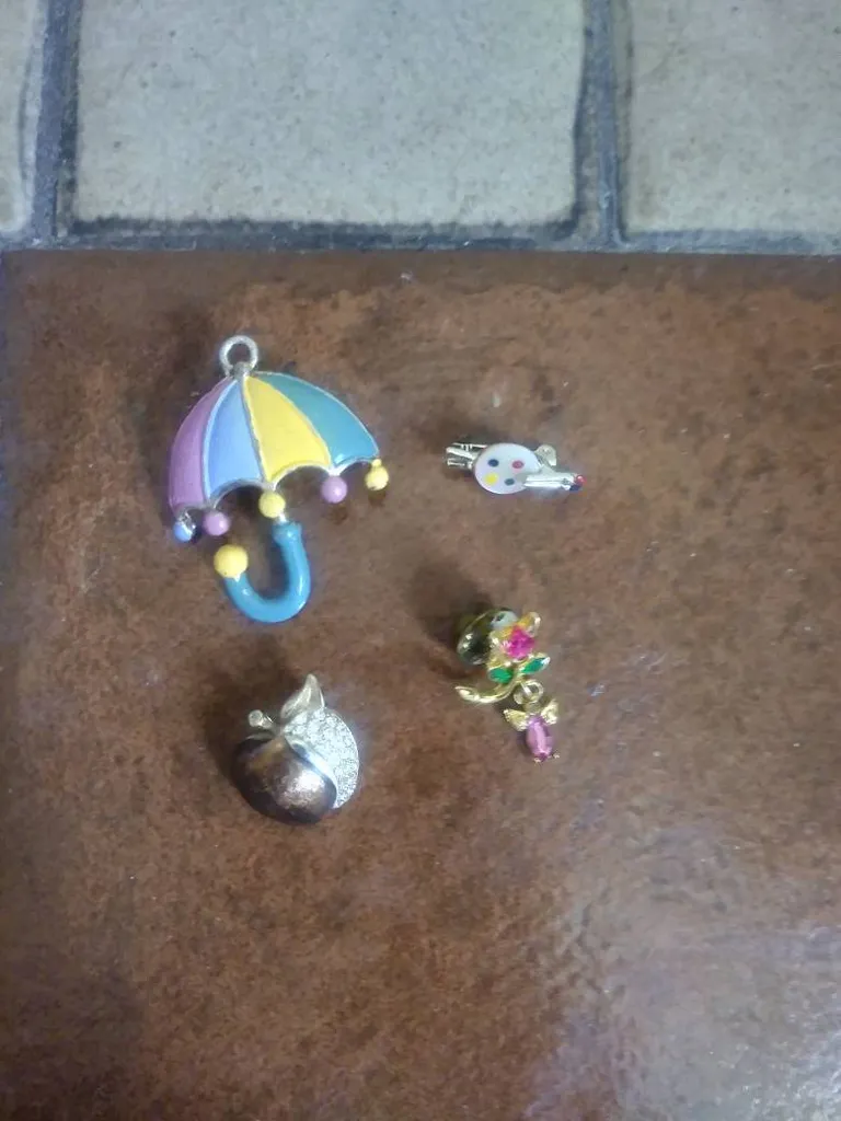 Enamel Pins / Brooches photo 1