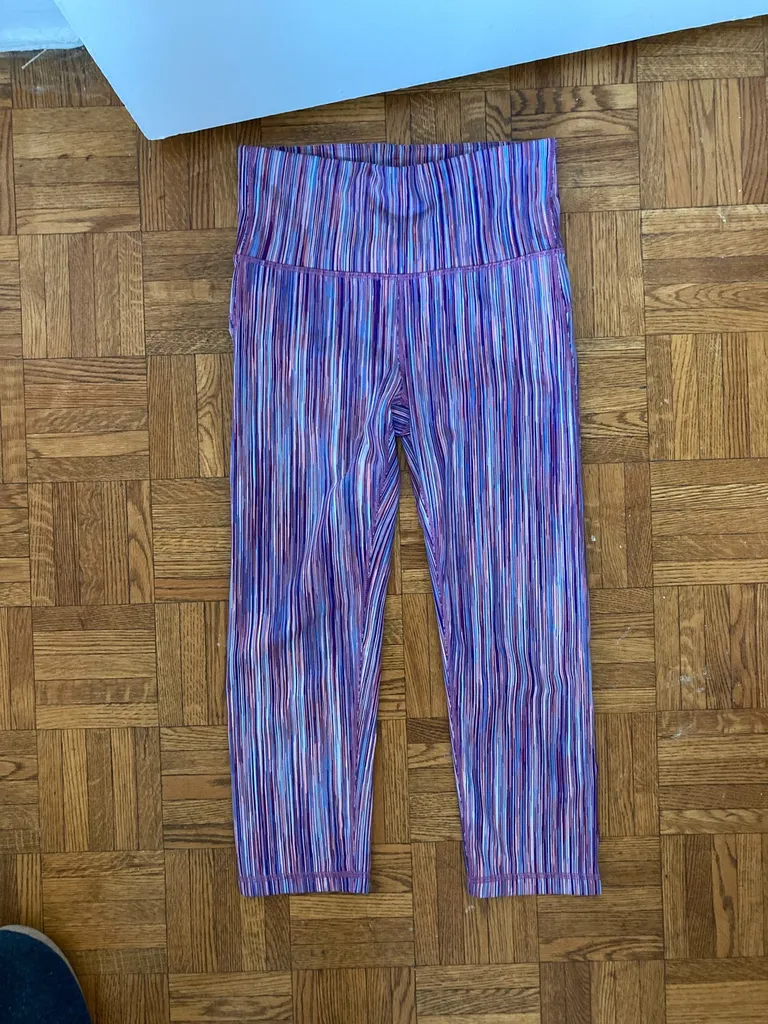 Cropped Exercise Leggings photo 1