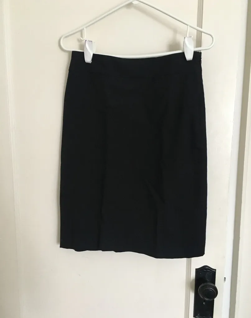 Black Pencil Skirt - Banana Republic - Size 0 photo 1