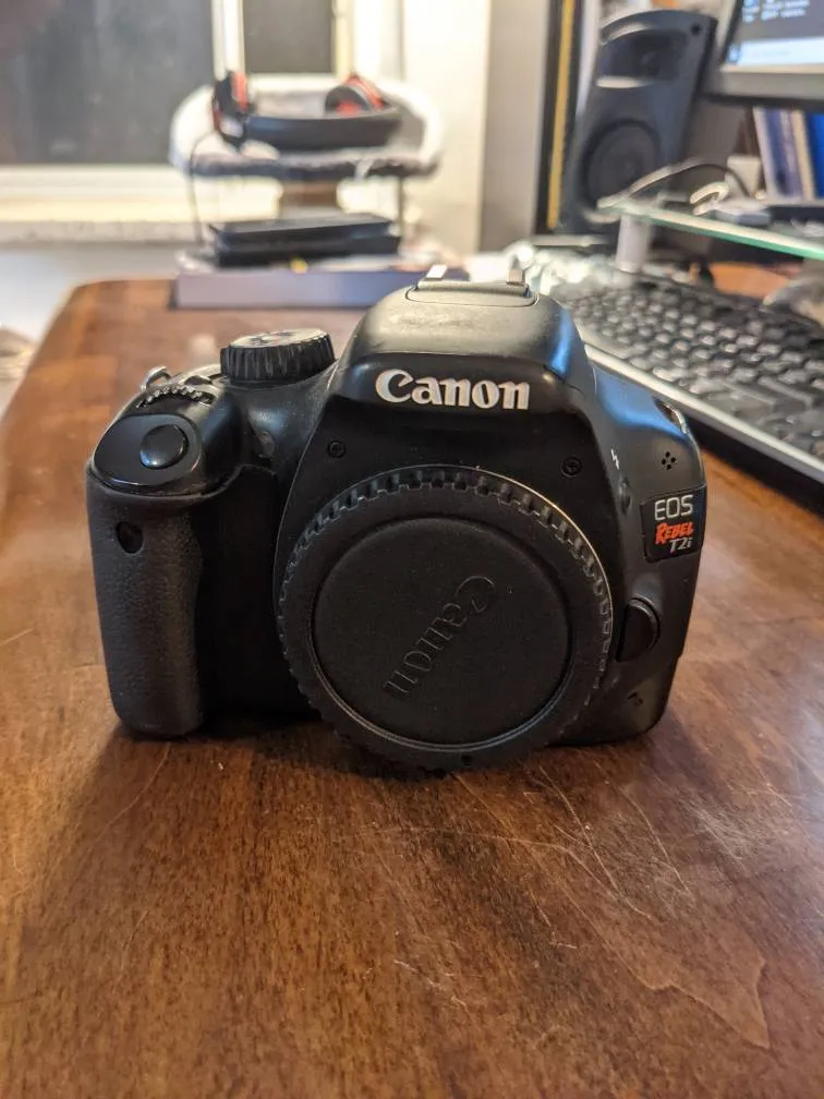 Canon T2i Body photo 1