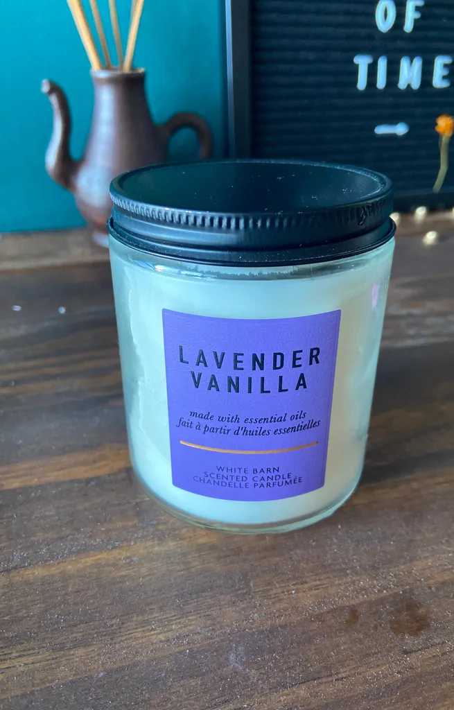Lavender Vanilla Candle photo 1