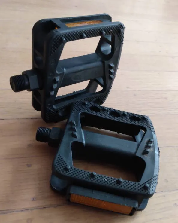 #Free, Pedals -take em photo 1