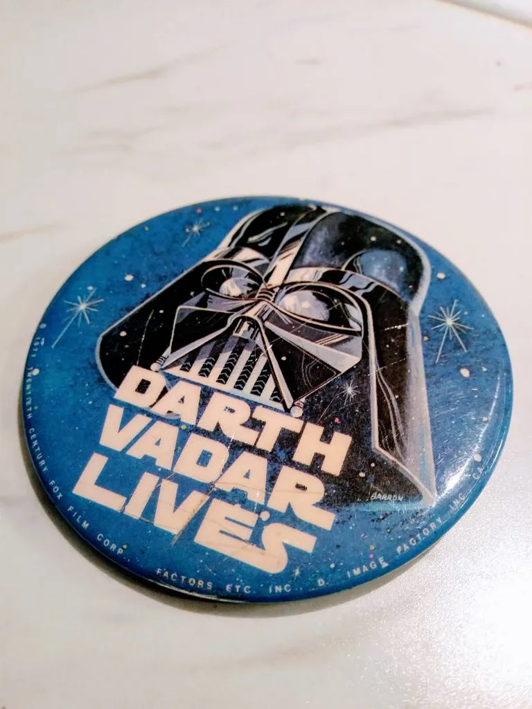 Vintage Star Wars 'Darth Vadar Lives' Button From 1977 photo 1