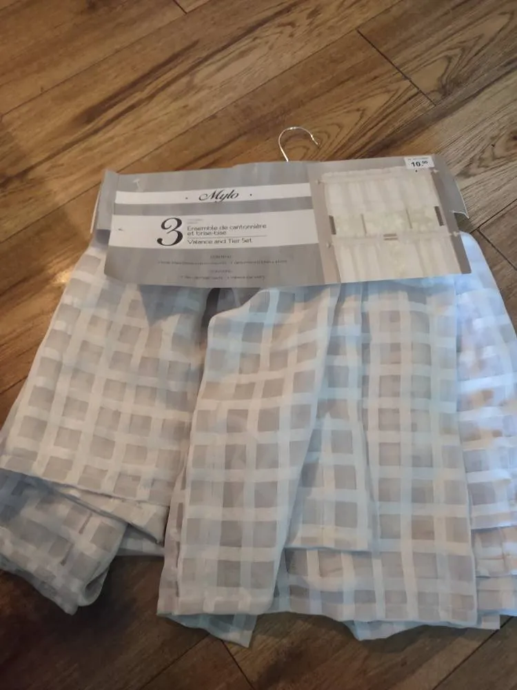 Valance And Tier Set photo 1