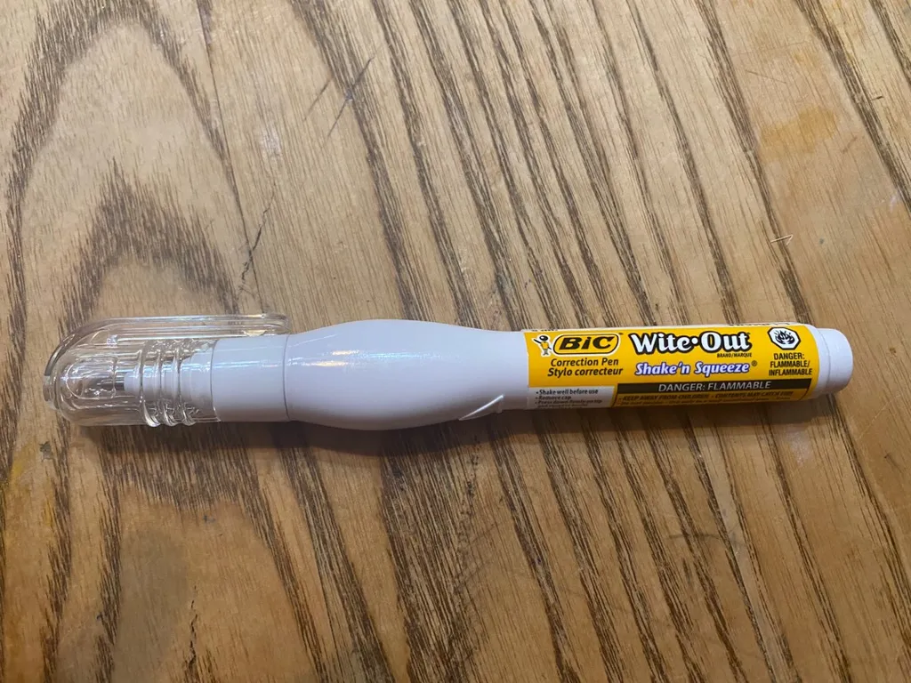 Bic White Out Shake N’ Squeeze Correction Pen photo 1