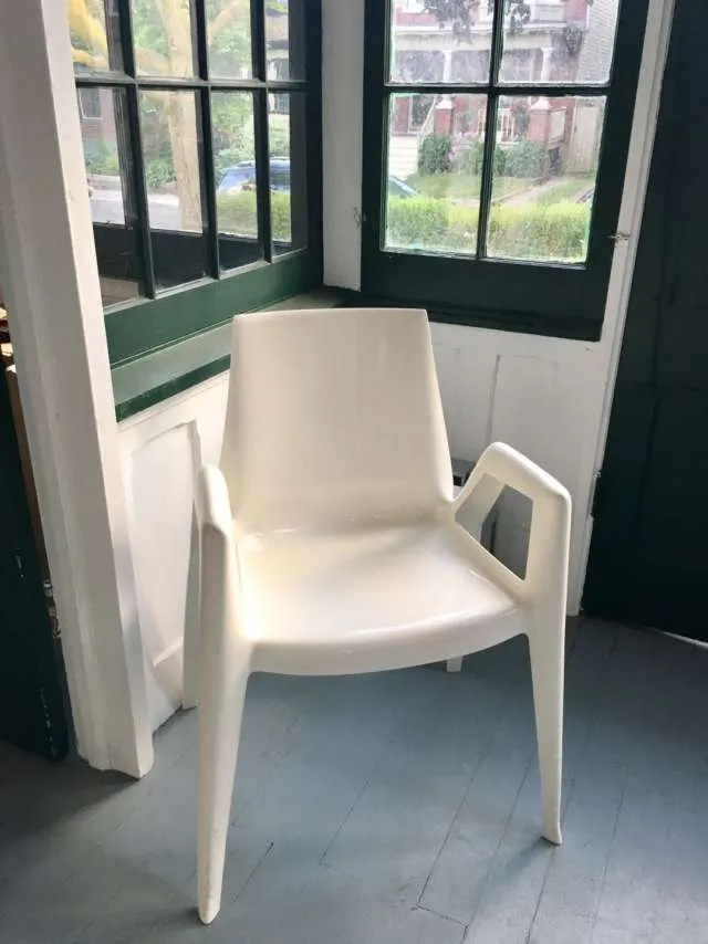 White Design-Forward Chair - Glossy White photo 1