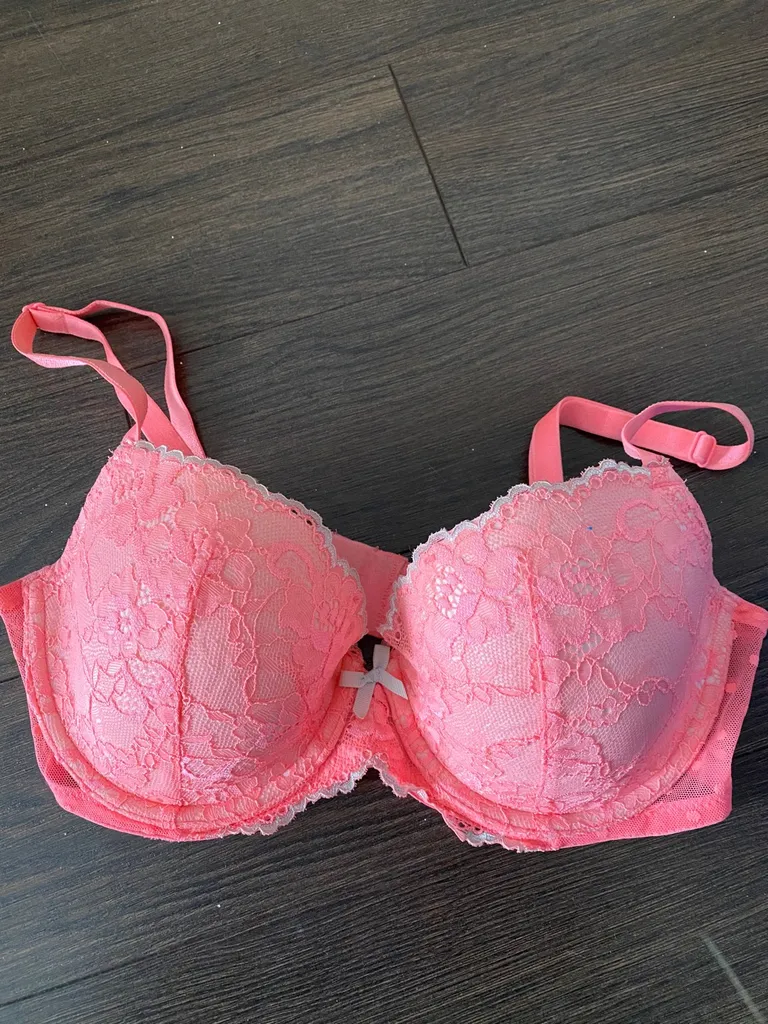 Victoria’s Secret Bra - 34D photo 1