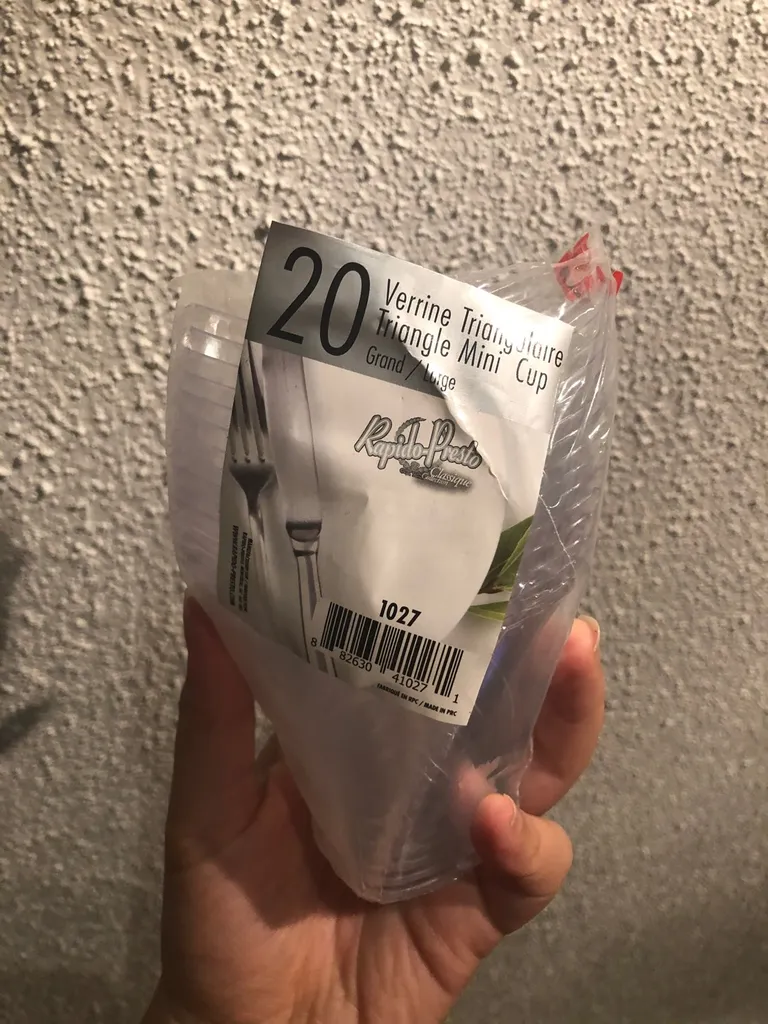 🆓 Triangle Plastic Cups photo 1