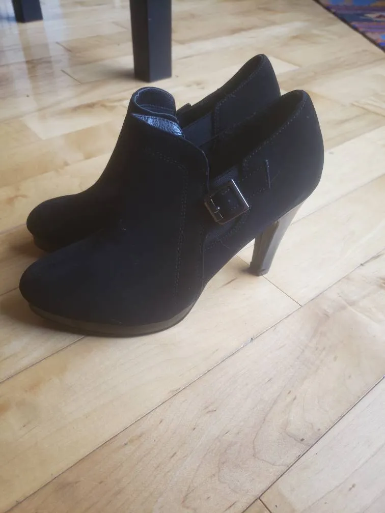 Black Heels, Size 8.5 photo 1