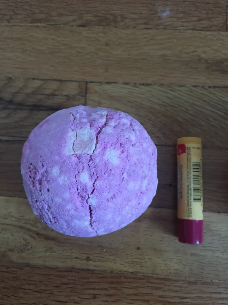 Lush Bath Bomb photo 1