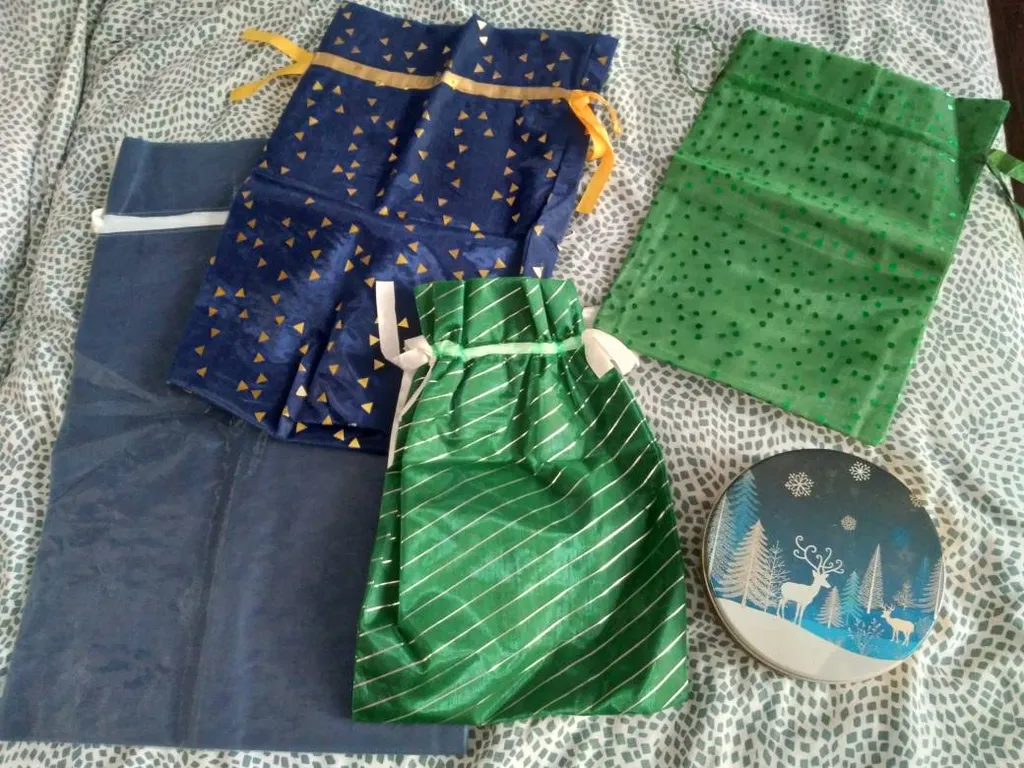 Fabric Gift Bags + Tin photo 1