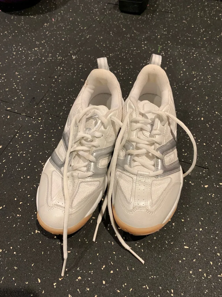 Court Shoes photo 1