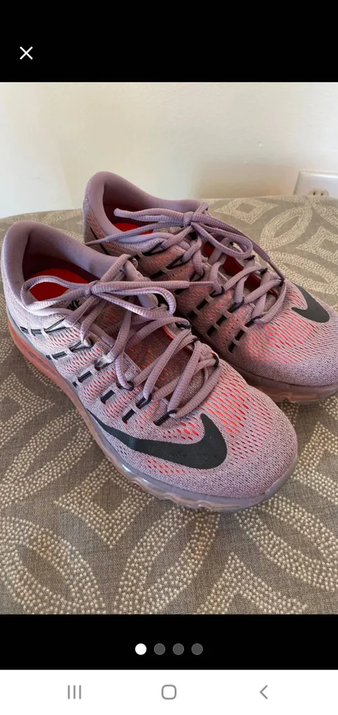 Women Nike Size 8 photo 1