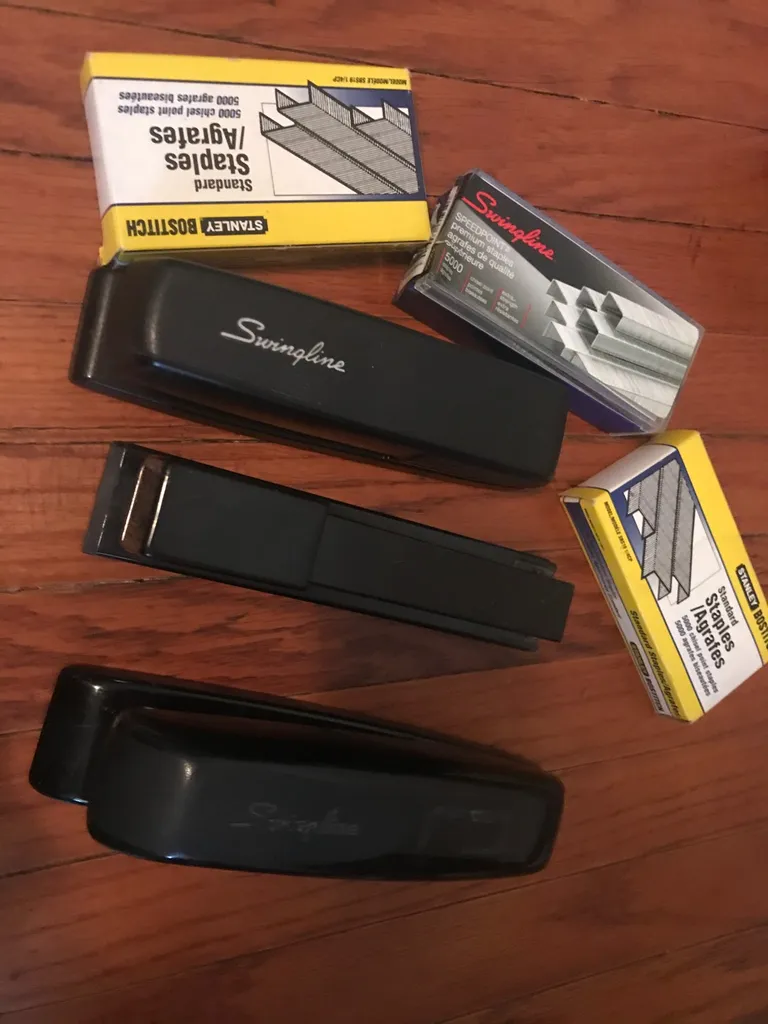 Staplers/staples photo 1