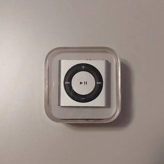 2GB iPod Shuffle photo 1