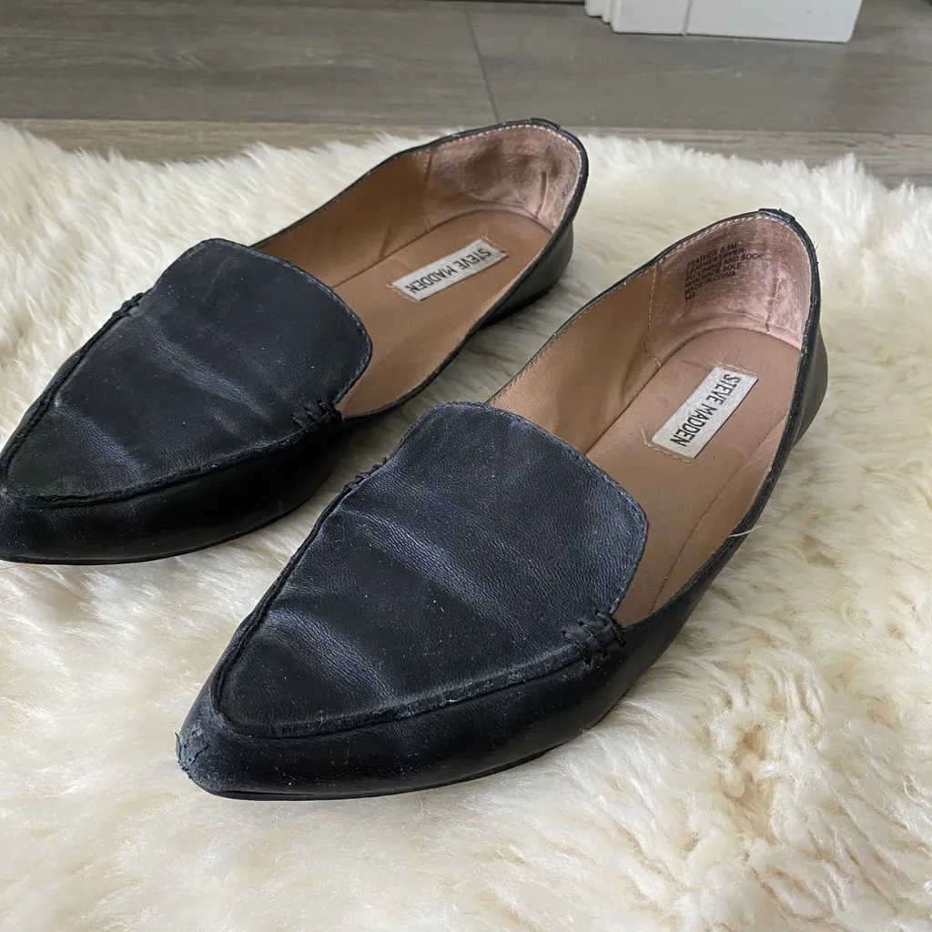 Steve Madden Feather Flats Size 8.5 photo 1
