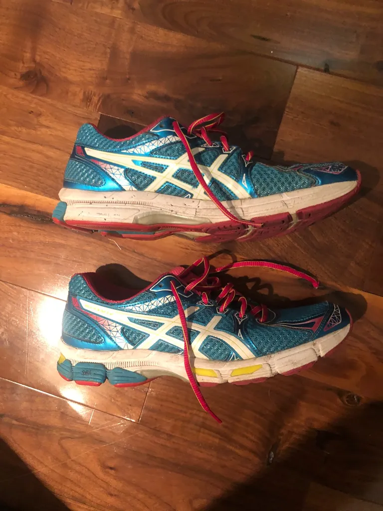 ASICS Running Shoes photo 1