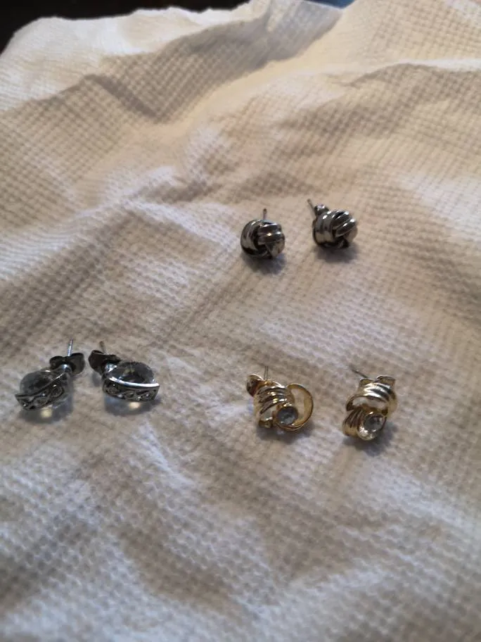 3 Pairs Of Earrings photo 1