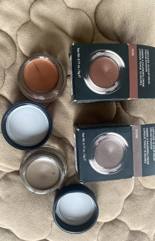 Cream eyeshadow photo 1