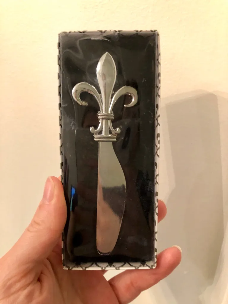 Spreading Knife With Fleur De lys photo 1