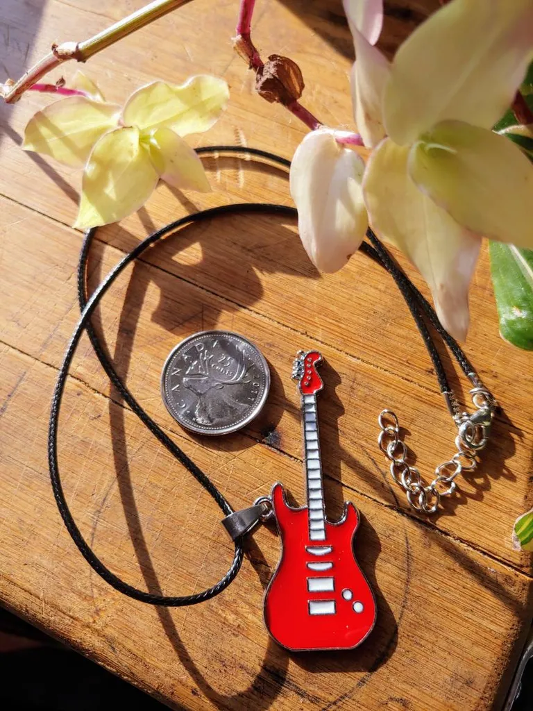GUITAR SS NECKLACE photo 1