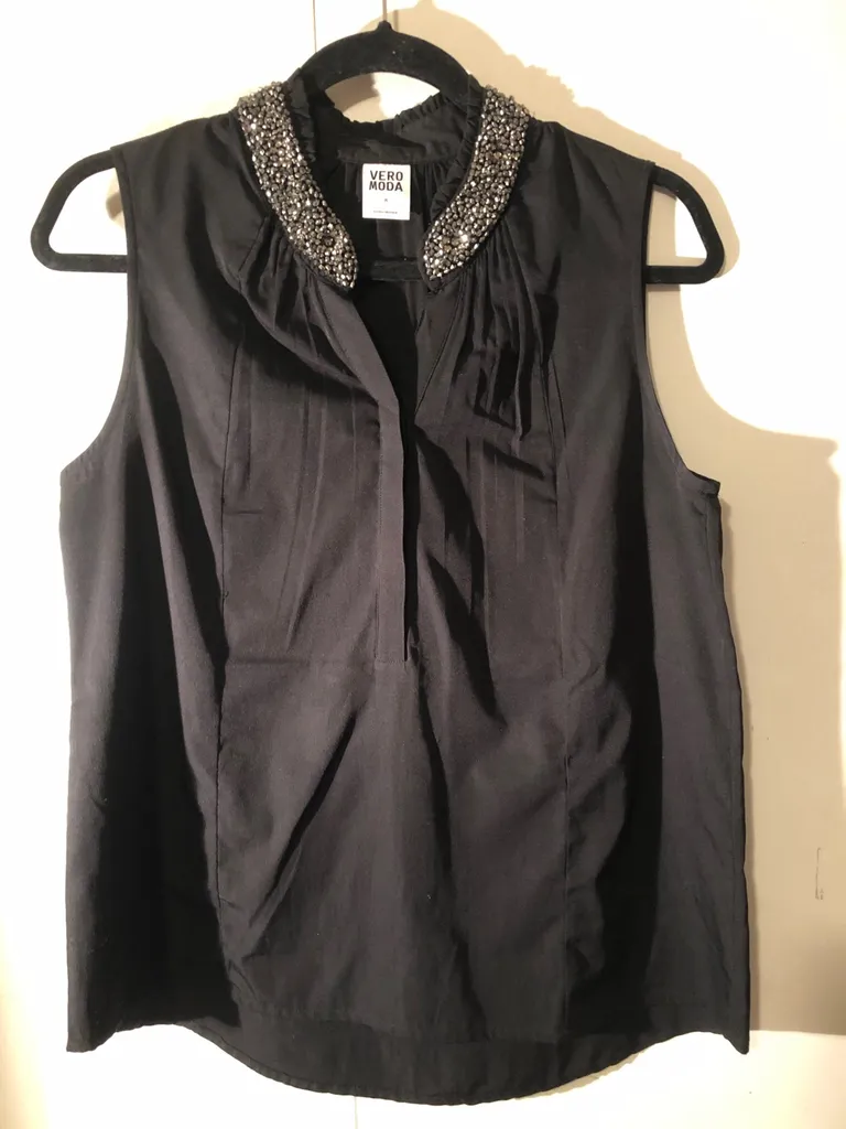 LIKE NEW Vero Moda Blouse Size M photo 1