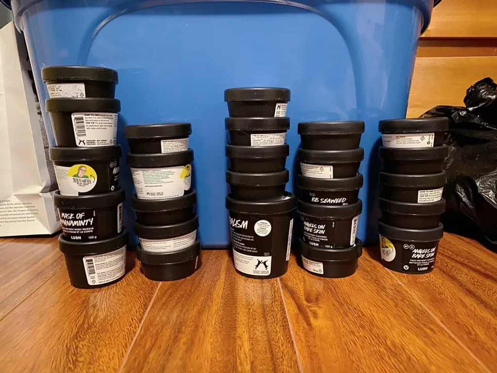 10 Empty Lush Black Pots photo 1