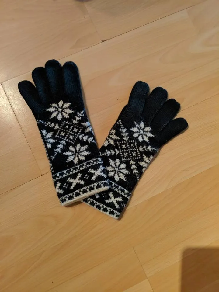 Gloves photo 1