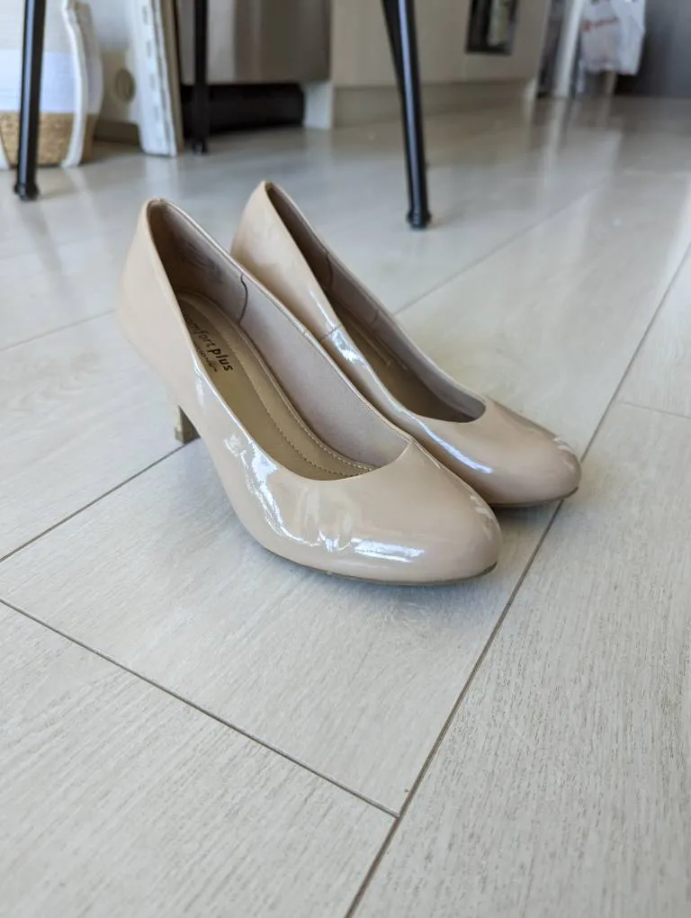 Nude Heels - Size 6 photo 1