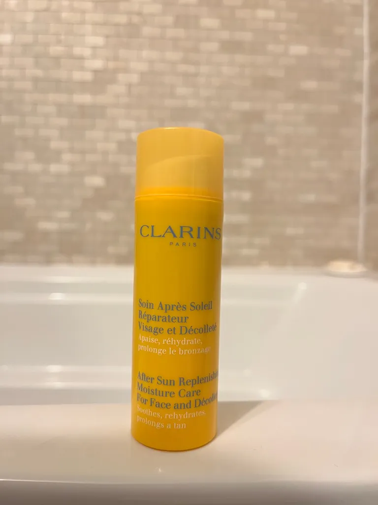 Clarins After Sun Replenish Prolonge A Tan photo 1