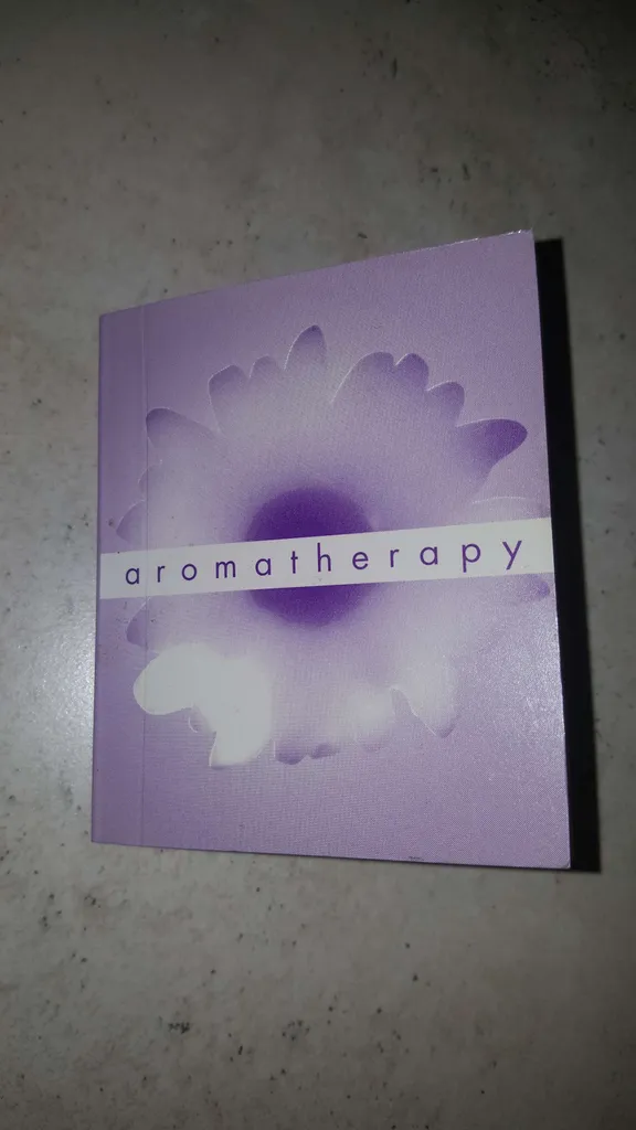 Aromatherapy book -- tiny manual with the basics on getting i... photo 1