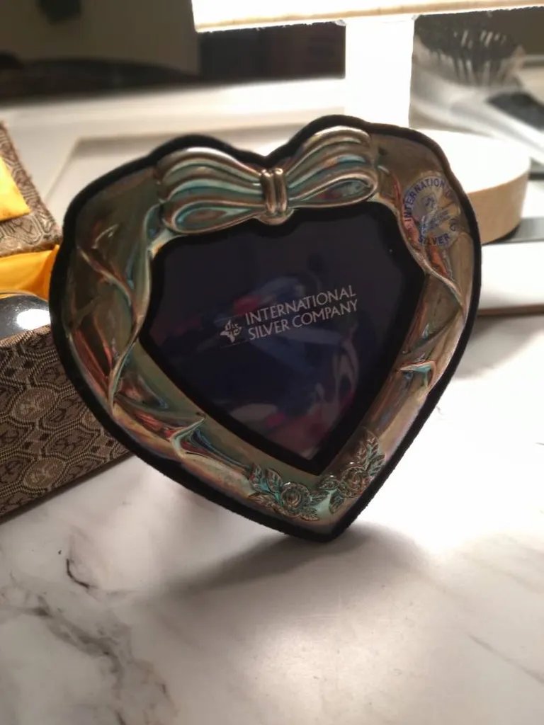 Silver Plated Heart Frame 


Super Cute photo 1