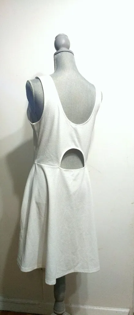 (NEW) H&M White Textured Skater Dress - Size 14 photo 1