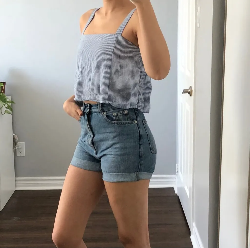 Hollister Crop Top - Size XS photo 1