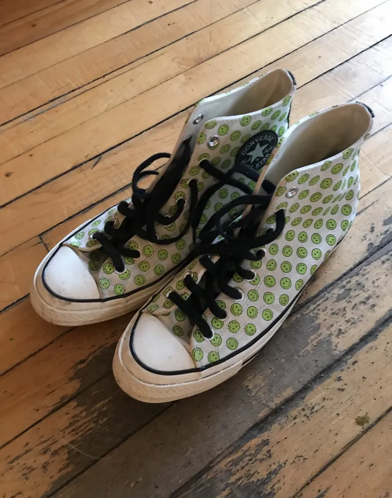 Smiley Converse photo 1