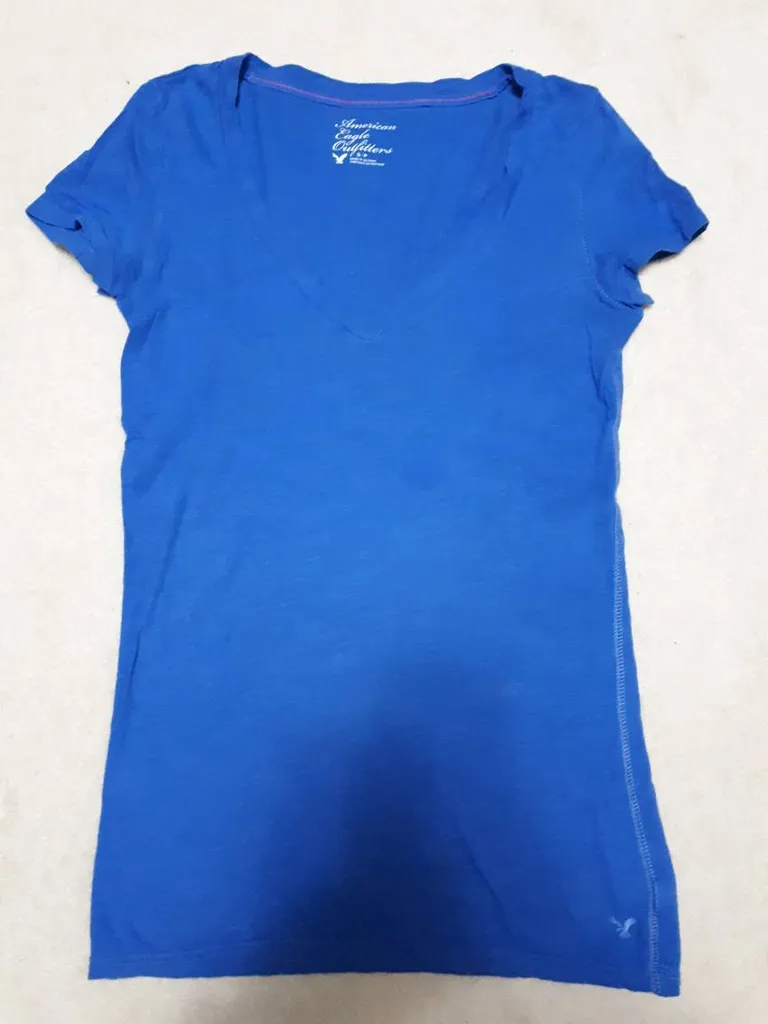 Basic V-neck T-shirt photo 1