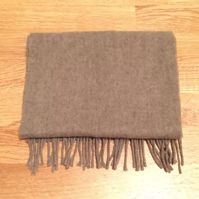 Uniqlo Cashmere Scarf Grey photo 1