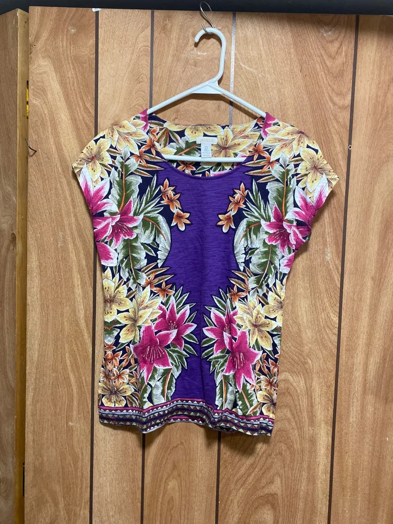CHICO’S Botanical Floral Design T-shirt photo 1