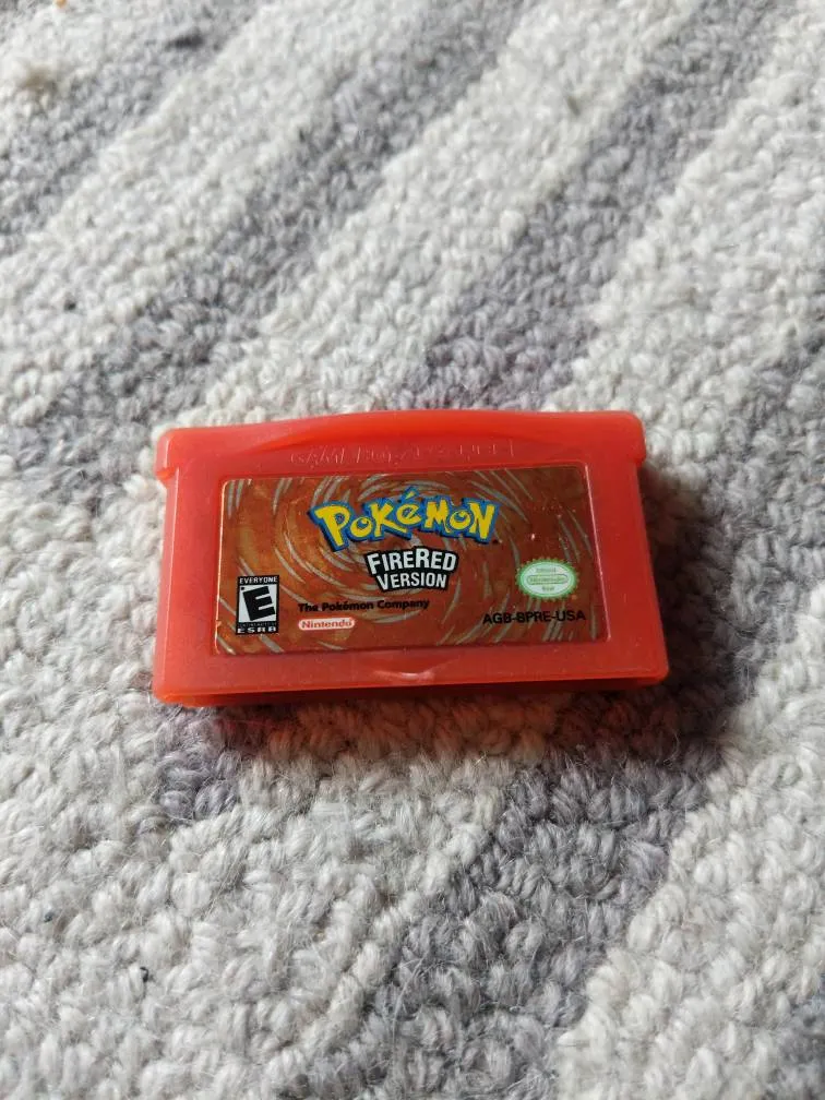Pokemon Fire Red Version (Broken?) photo 1