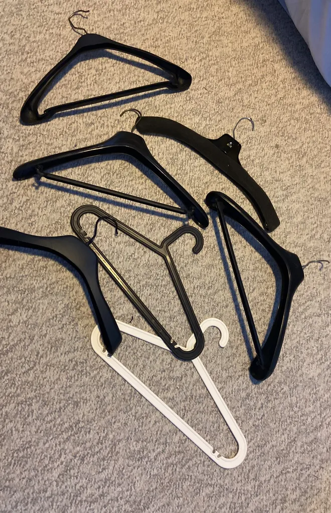 Suit/coat Hangers photo 1