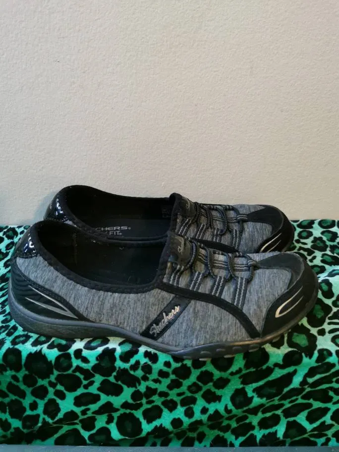 Sketchers Slip On Sneakers photo 1