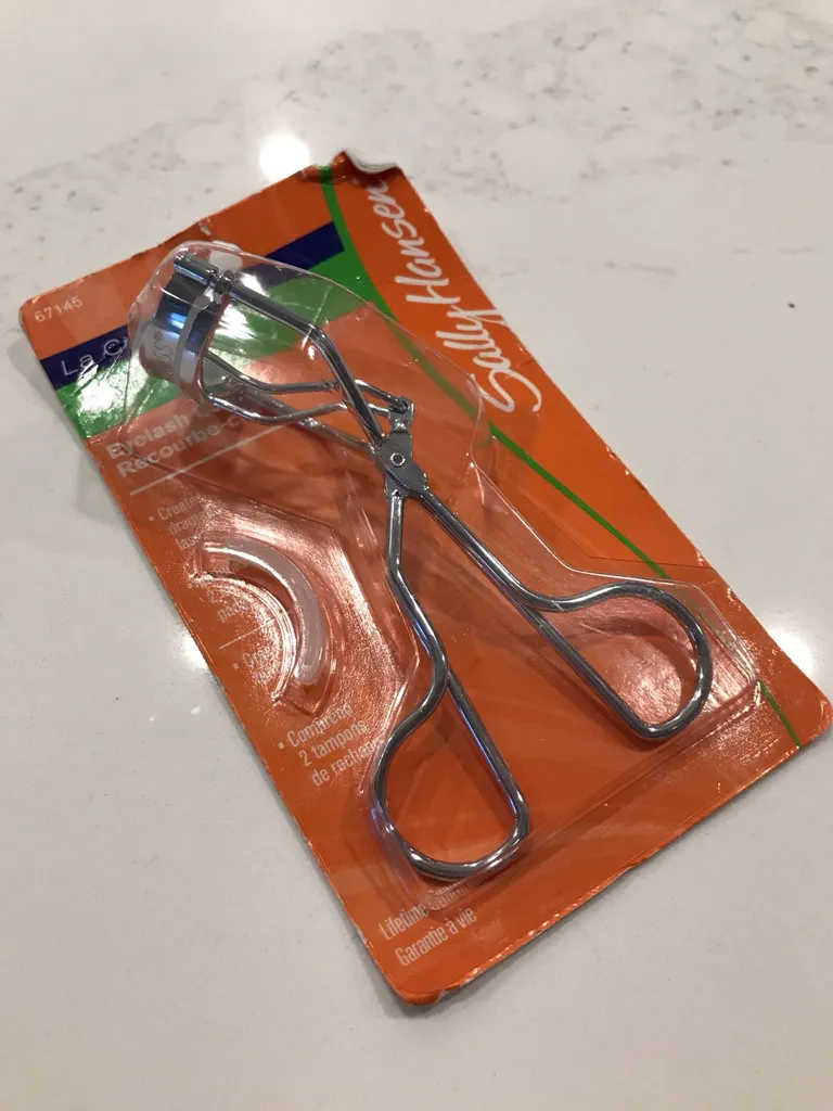 Sally Hansen Eyelash Curler photo 1