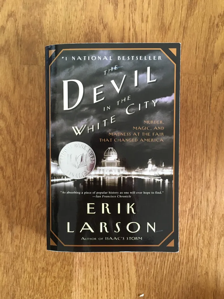 The Devil in the White City - Erik Larson photo 1