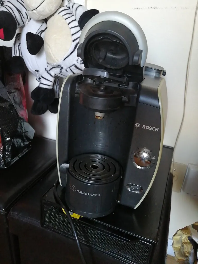 Tassimo Machine, Pod Holder + Pods photo 1