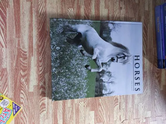 Books/magazines photo 1