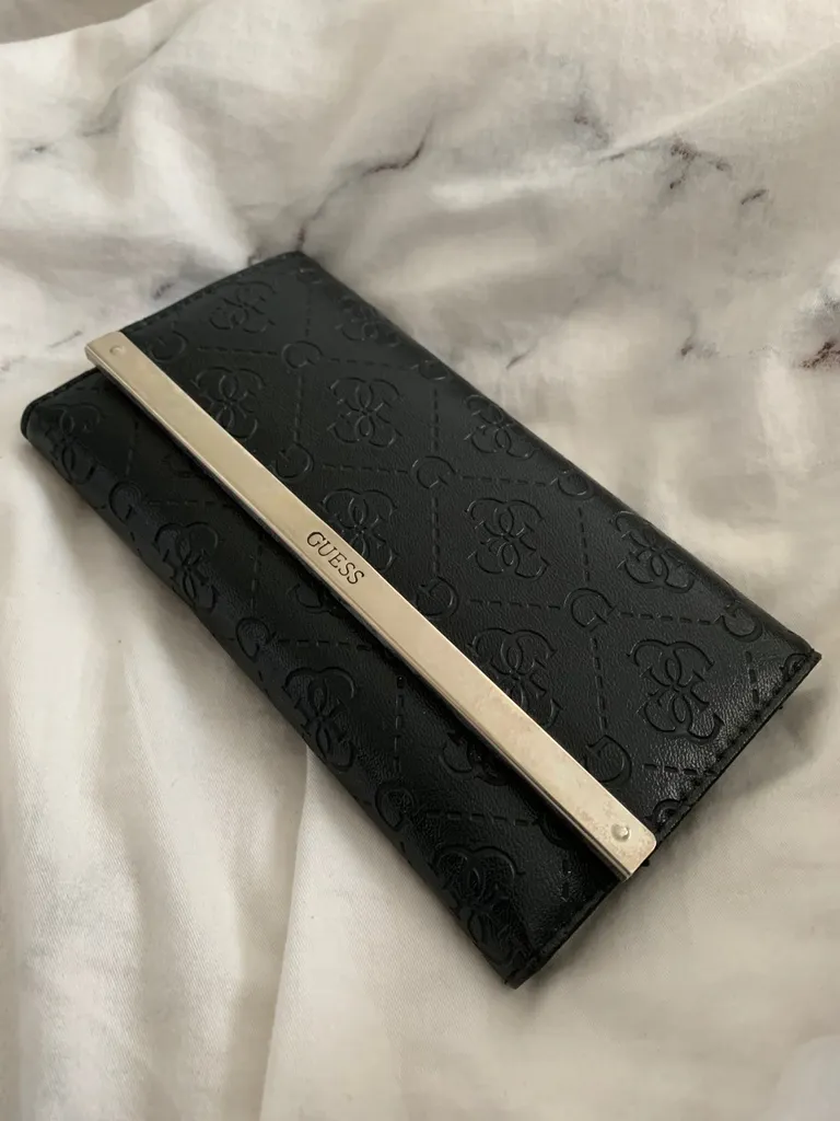 Guess Wallet photo 1