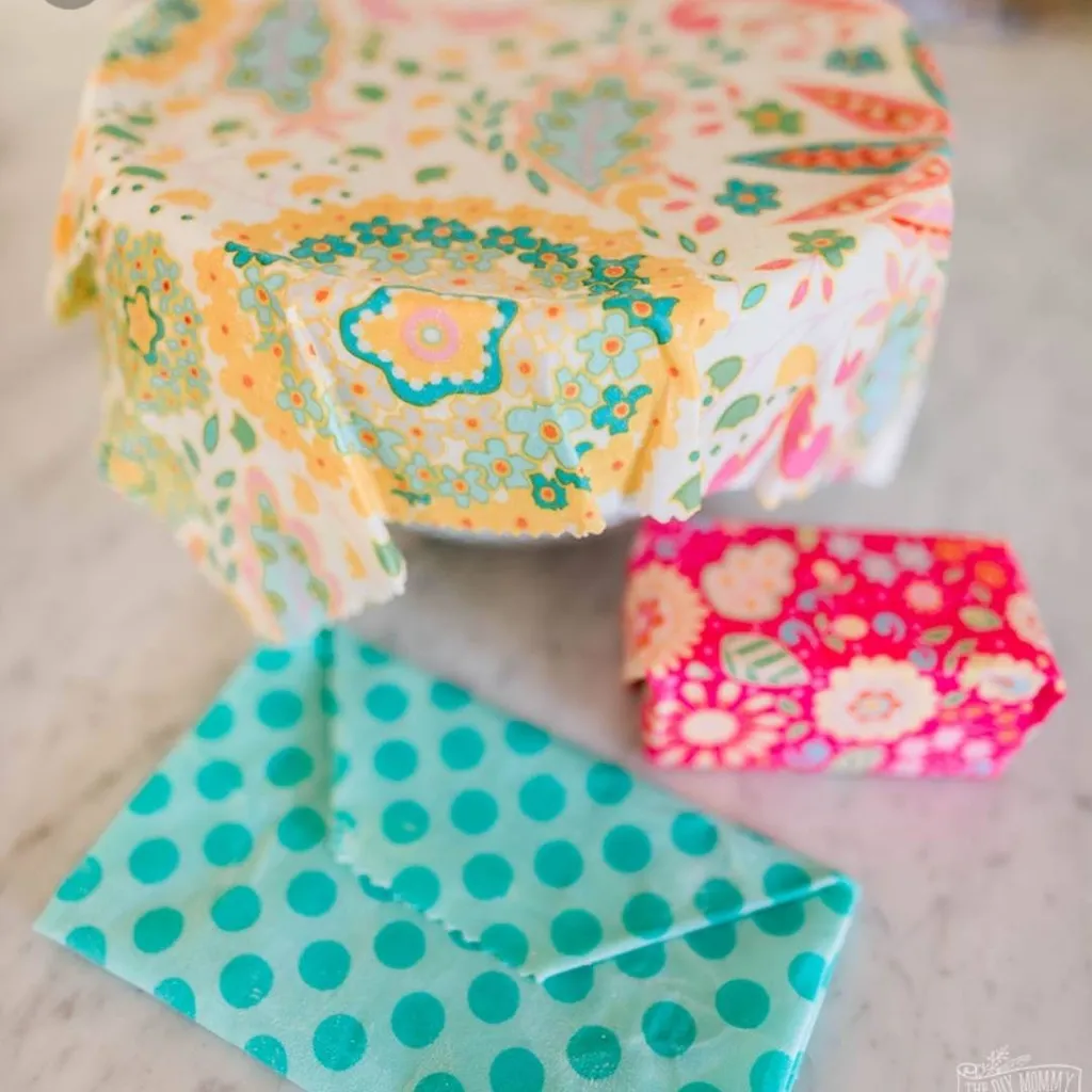 🐝🌼ISO 🐦Looking For Light FABRIC photo 1