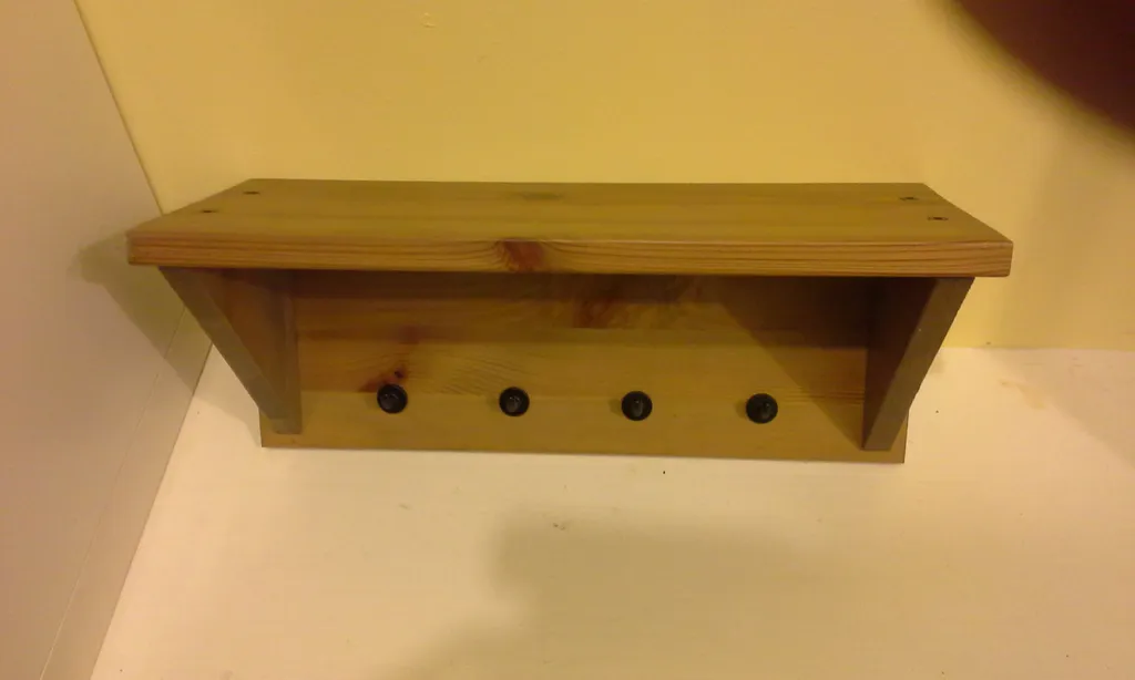 Small shelf with hooks photo 1